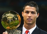 出色发挥首场状态出色，掘金观众沸腾！，莱万多夫斯基重返赛场赛场气氛高涨