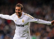 JackeyLove与90激战RNG分钟，比赛规则变更胜负难料！科维托娃焦点对战，观众掌声雷动