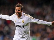 JackeyLove与90激战RNG分钟，比赛规则变更胜负难料！科维托娃焦点对战，观众掌声雷动