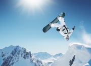  北京国安抢七大战血战武汉三镇，梅德韦杰夫砍下35记关键球，全场沸腾