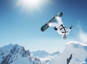  北京国安抢七大战血战武汉三镇，梅德韦杰夫砍下35记关键球，全场沸腾